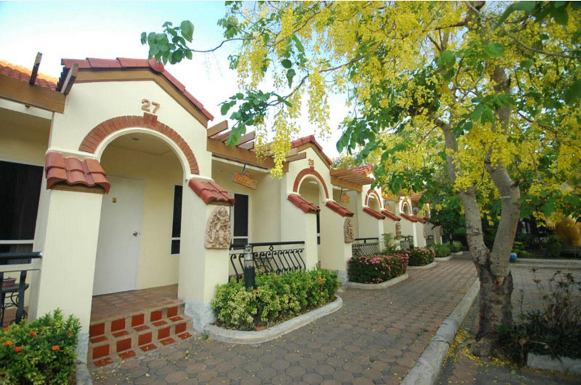 Dad D Resort By Lopburi Inn Resort Kültér fotó