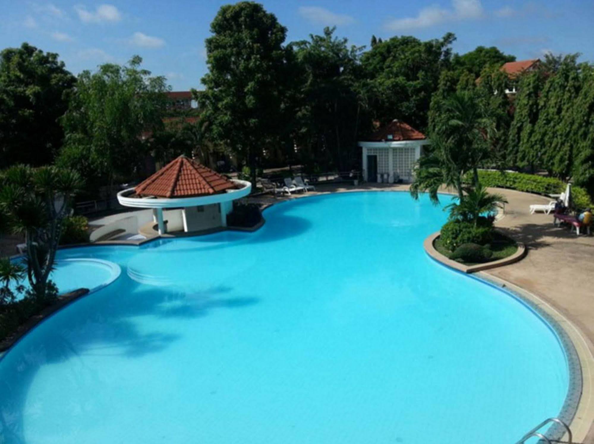 Dad D Resort By Lopburi Inn Resort Kültér fotó